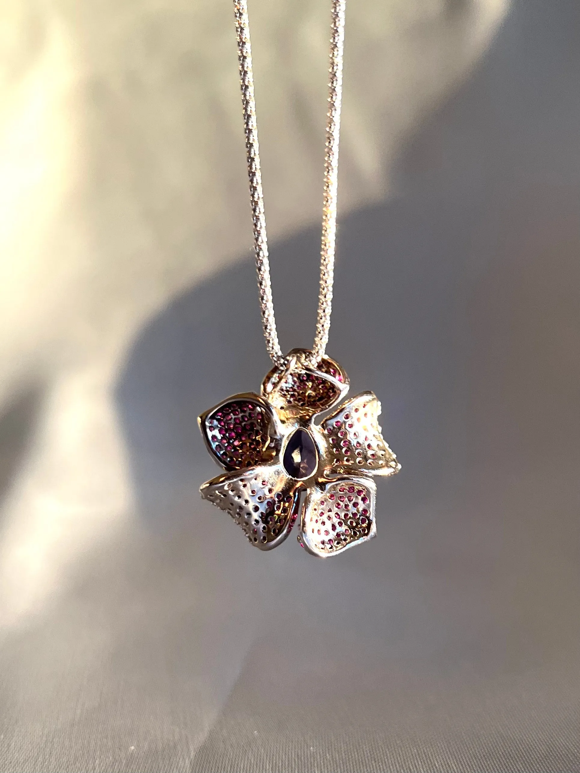 18k White Gold Ruby Sapphire & Diamond Flower Pendant Necklace