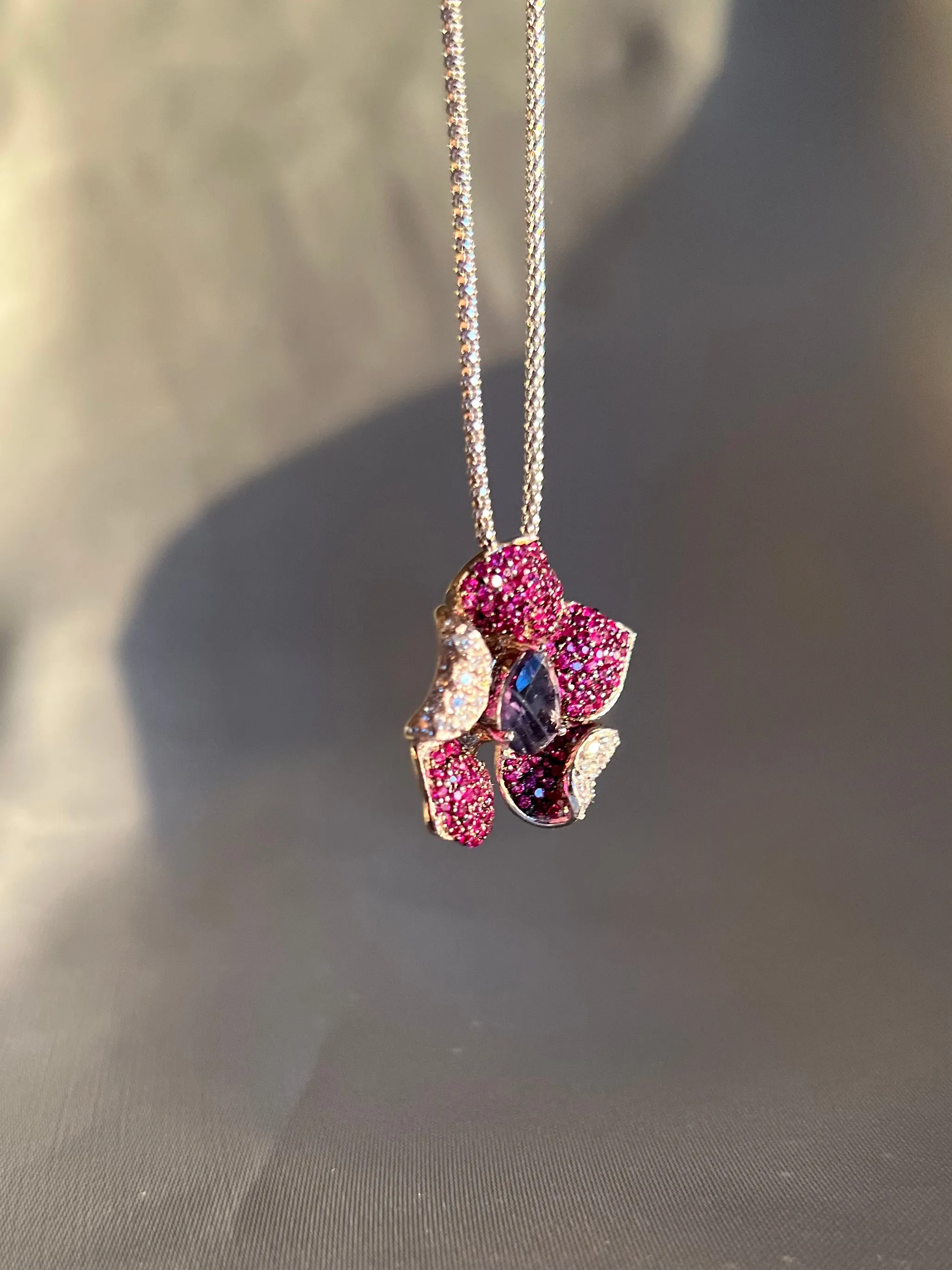 18k White Gold Ruby Sapphire & Diamond Flower Pendant Necklace