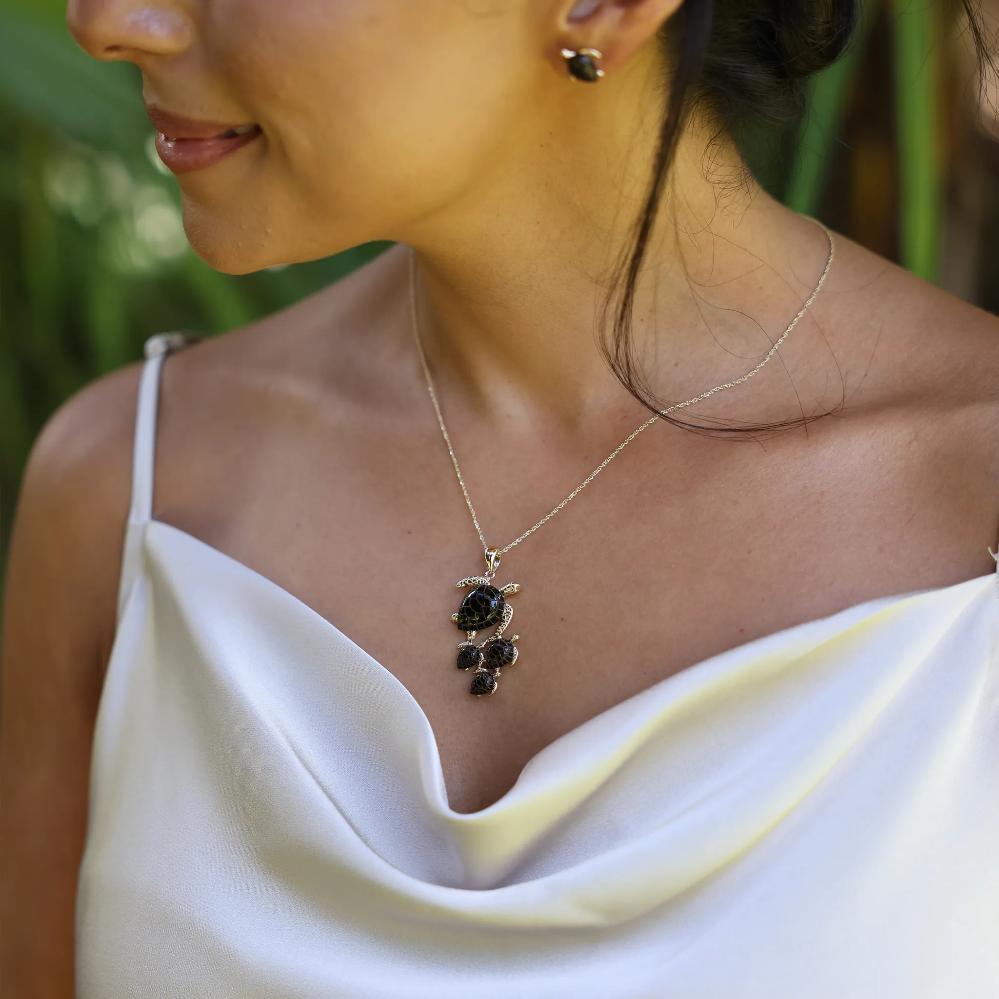 Honu Black Coral Pendant in Gold - 37mm