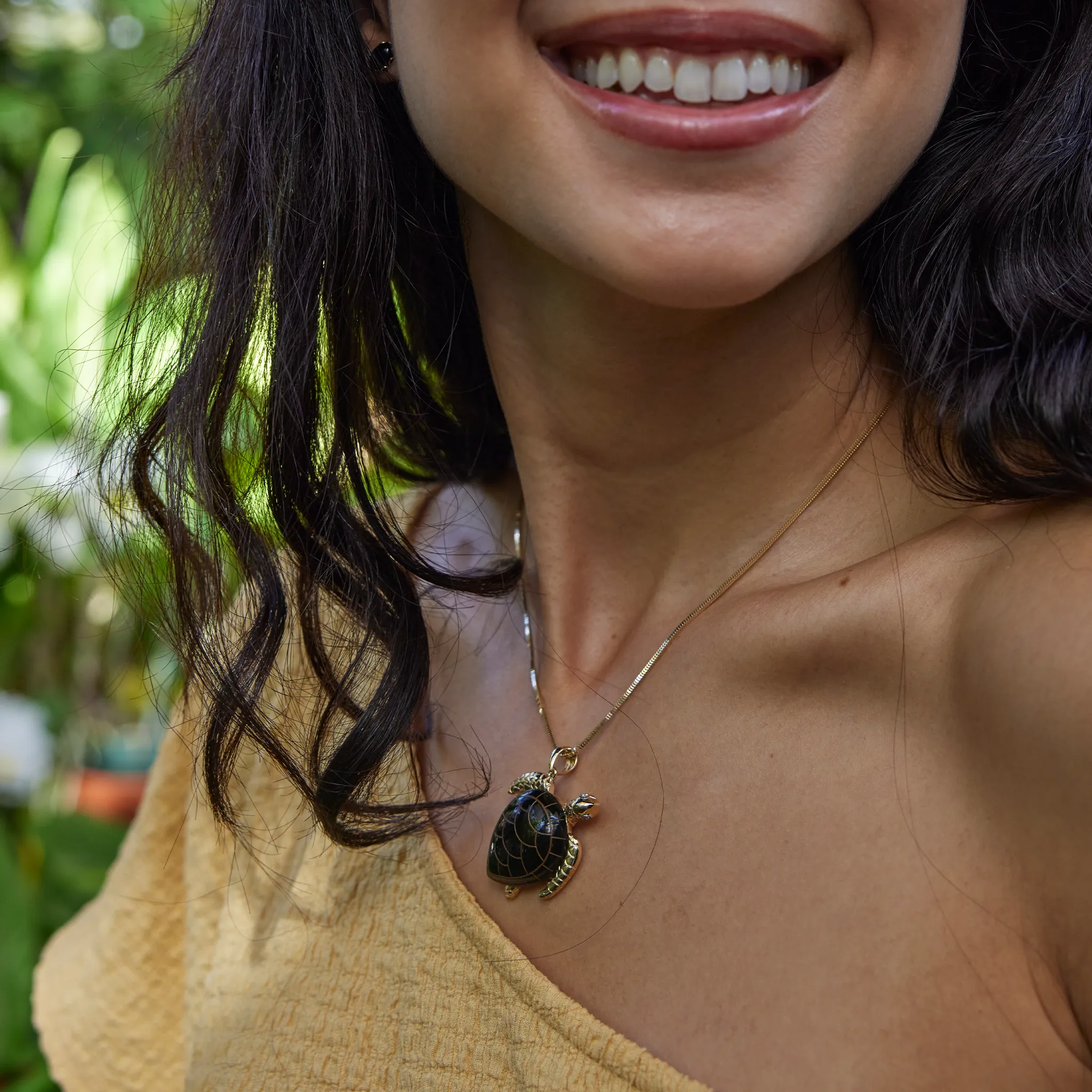 Honu Black Coral Pendant in Gold with Diamond - 36mm
