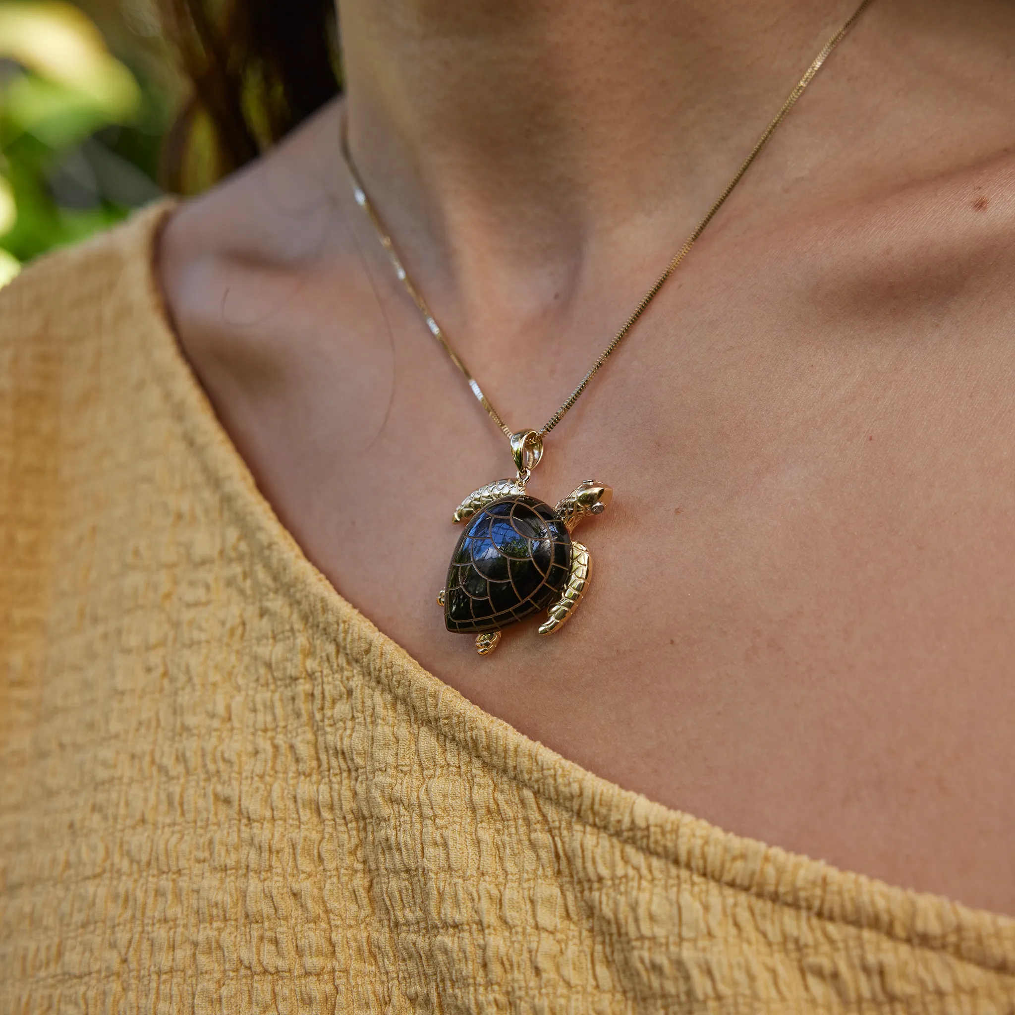 Honu Black Coral Pendant in Gold with Diamond - 36mm