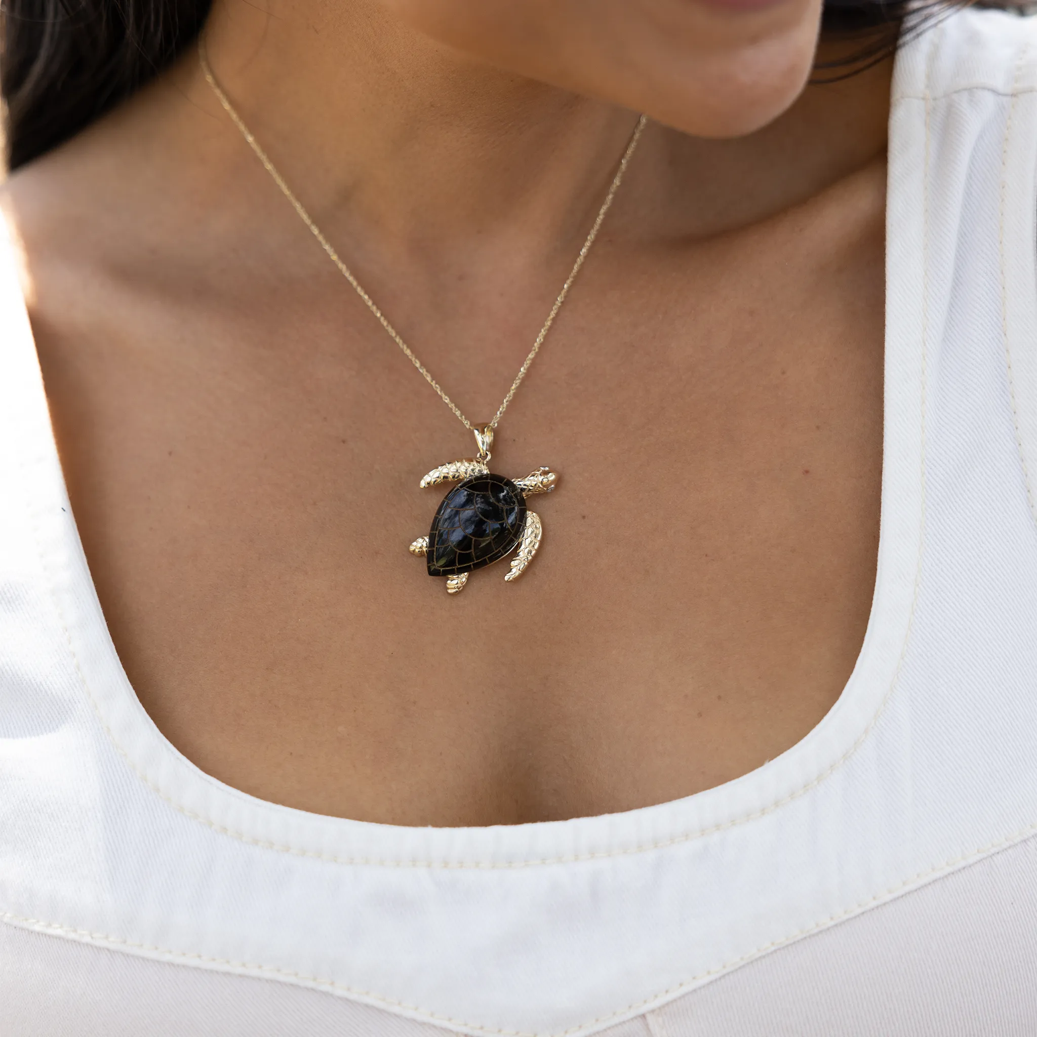 Honu Black Coral Pendant in Gold with Diamond - 36mm