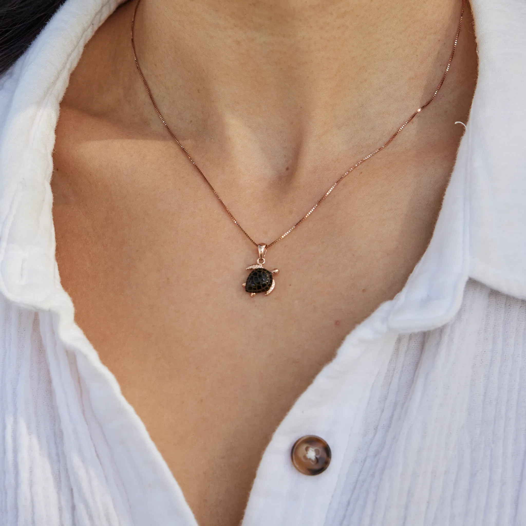 Honu Black Coral Pendant in Rose Gold - 13mm