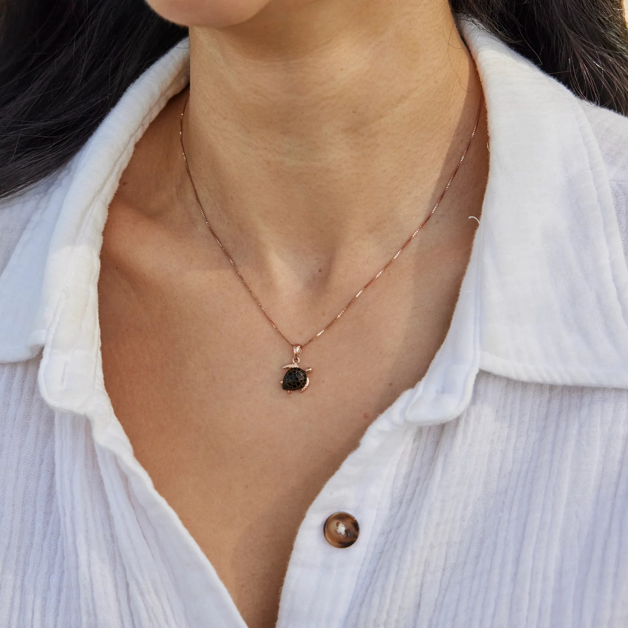 Honu Black Coral Pendant in Rose Gold - 13mm