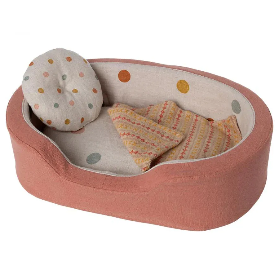 maileg dog basket coral
