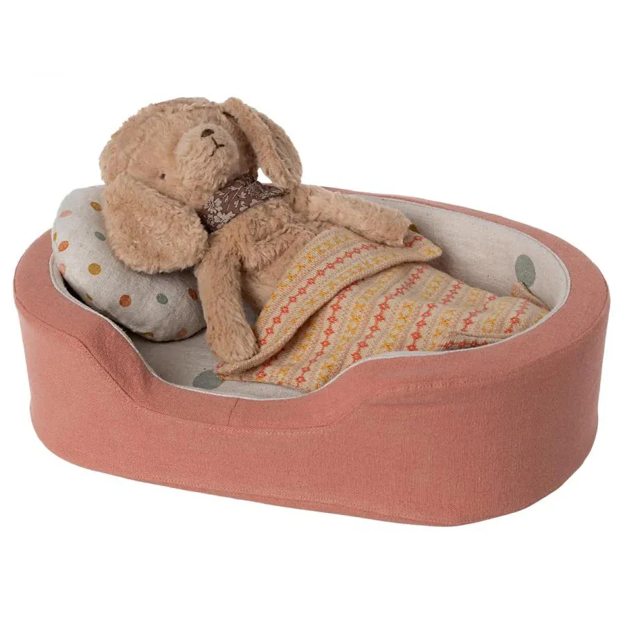 maileg dog basket coral