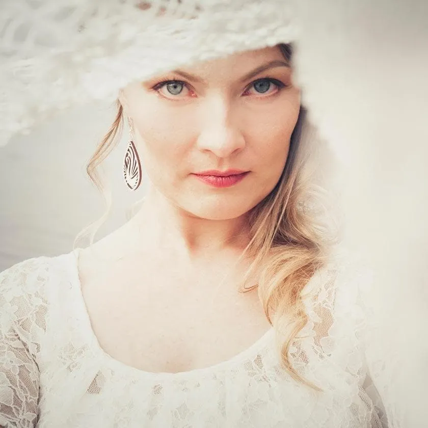 Swan wooden earrings - white