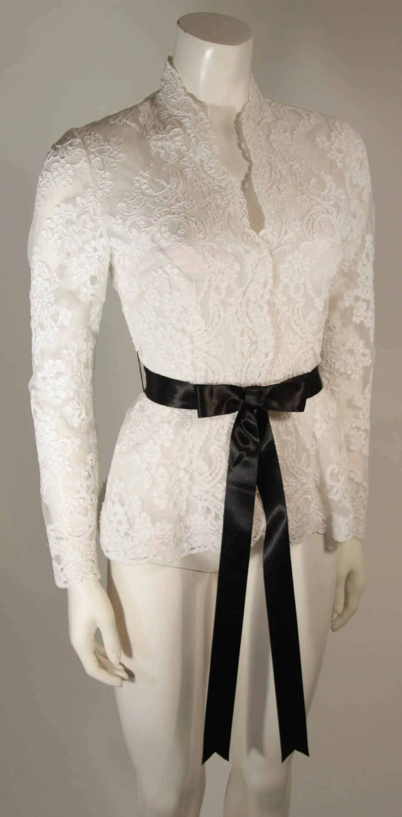 VICTOR COSTA White Lace Scalloped Edge Long Sleeve Blouse Size 4-8