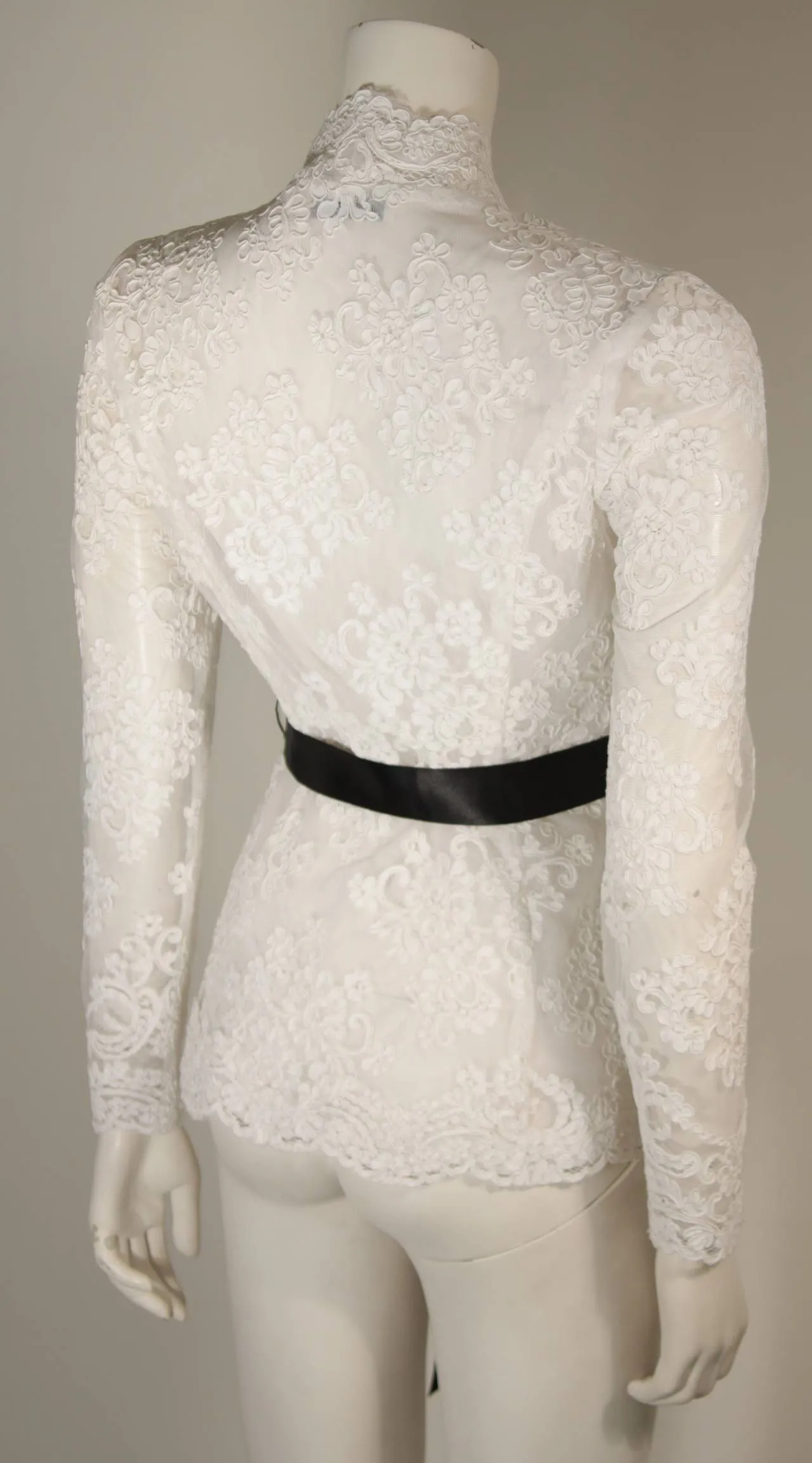 VICTOR COSTA White Lace Scalloped Edge Long Sleeve Blouse Size 4-8